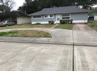 322 Redwood St, Lake Jackson, TX 77566