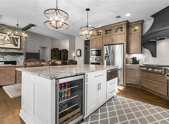 4th image of 4538 NE Park Bluffs Dr