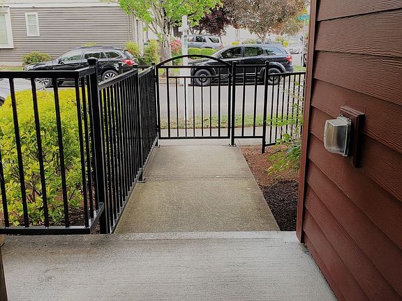 3rd image of 1190 SE Bacarra St