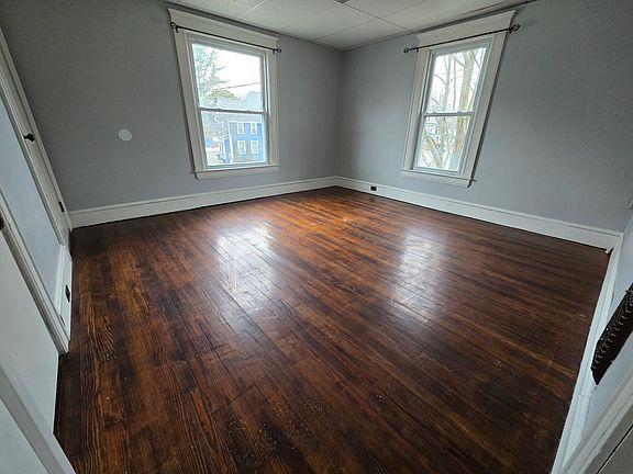 5th image of 172 Tompkins St #B