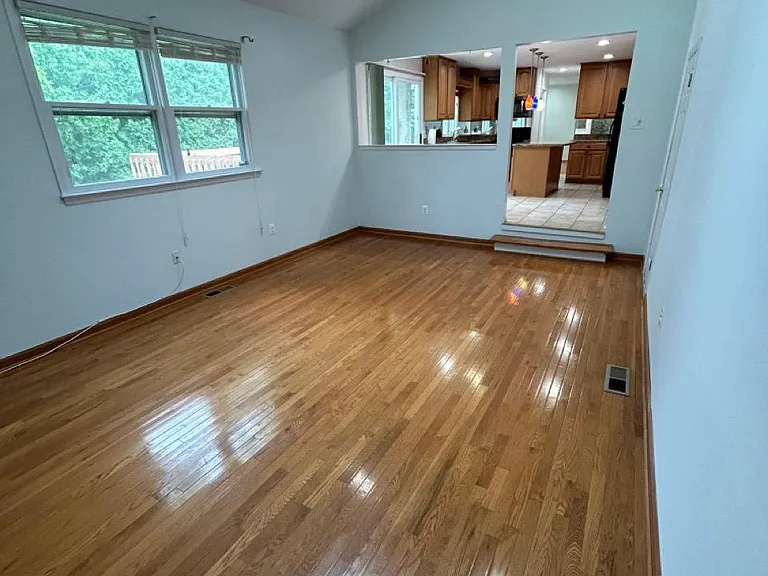 75 Calvert Ave E — Photo 20
