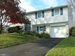 913 Rockwell Rd, Wilmington, DE 19810