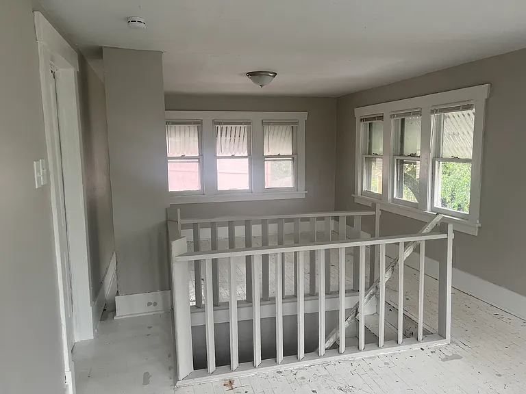 1215 SW Washburn Ave — Photo 7