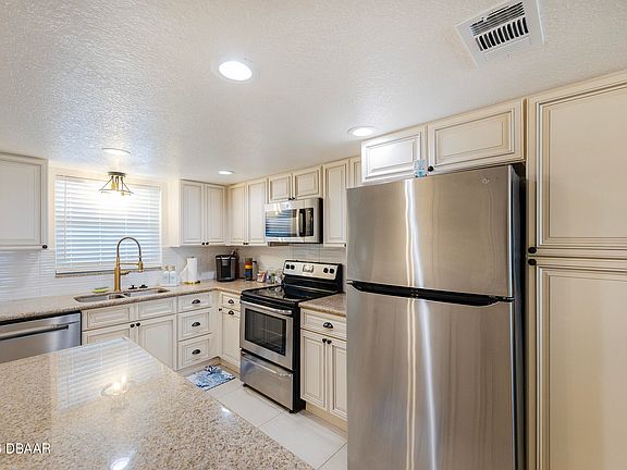 4th image of 3807 S Atlantic Ave APT 302
