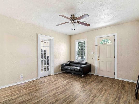 4th image of 4411 3rd Ave S