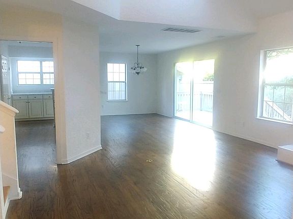 4th image of 6 Acorn Ln