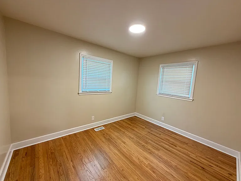 1331 Elm St — Photo 11