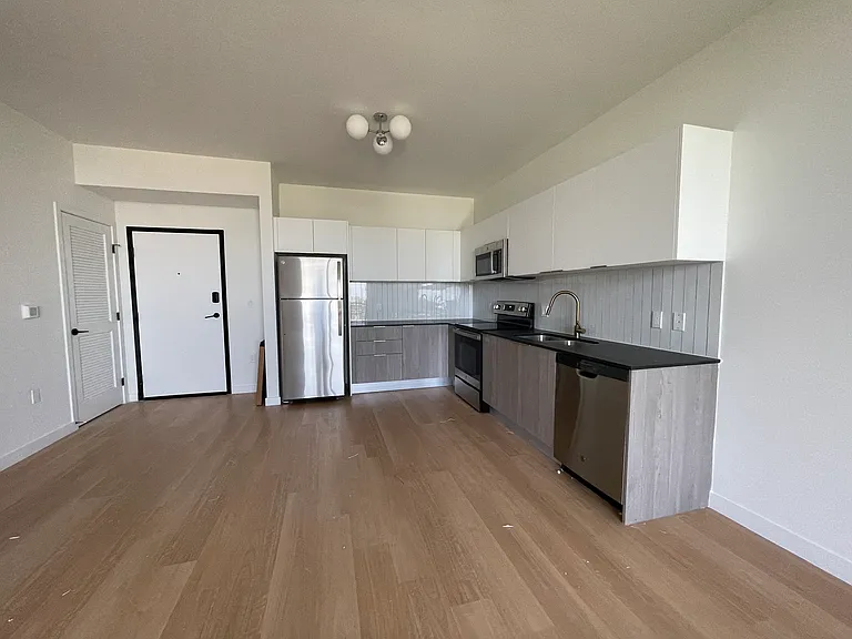 10823 Biscayne Blvd — Photo 1