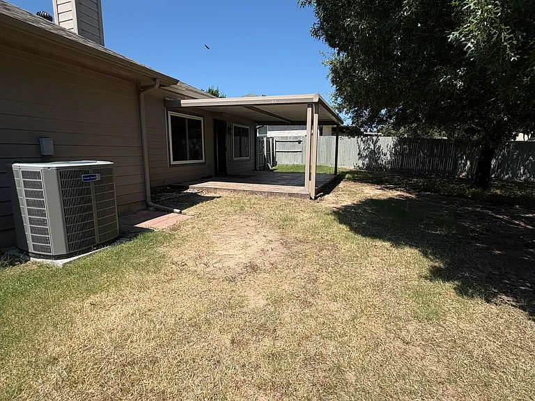 322 Dalhart Dr — Photo 36