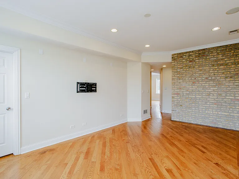 6150 N Ravenswood Ave #4 — Photo 8