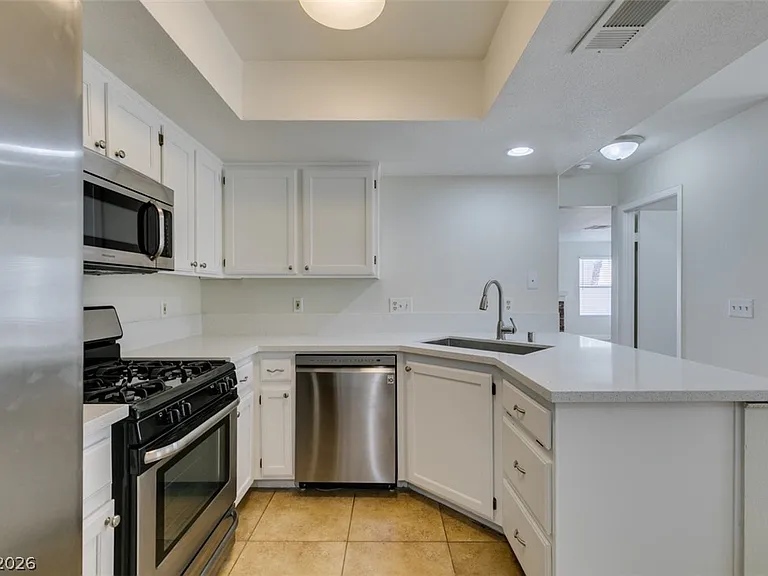 8316 Monico Valley Ct — Photo 10