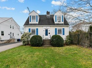 25 Merton Rd, Newport, RI 02840