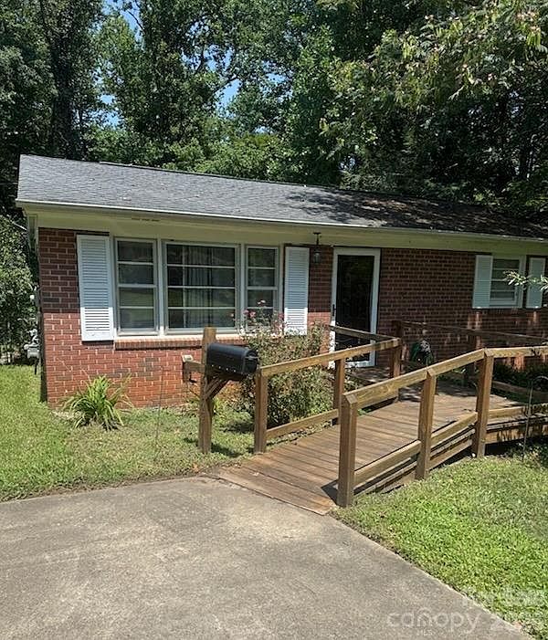2nd image of 411 Holly Hills Rd