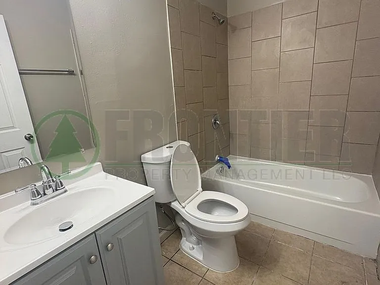 1717 S Tucker Blvd — Photo 5