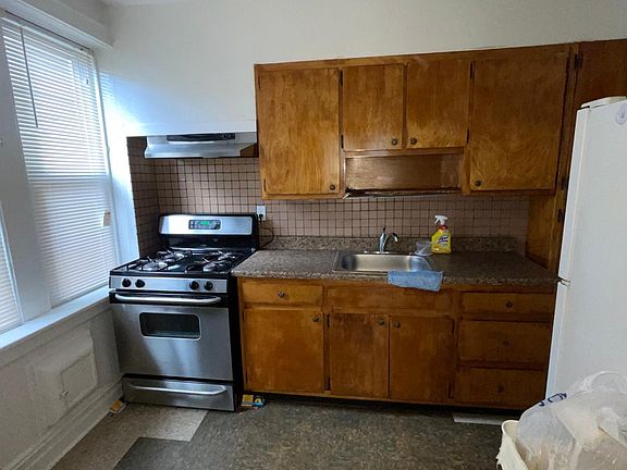 3rd image of 8732 114th St APT 1A
