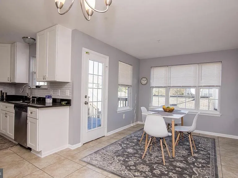 8800 Community Square Ln — Photo 16
