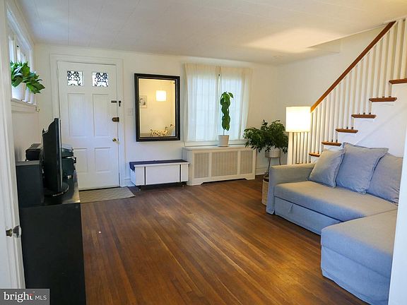 3rd image of 2631 Eldon Ave