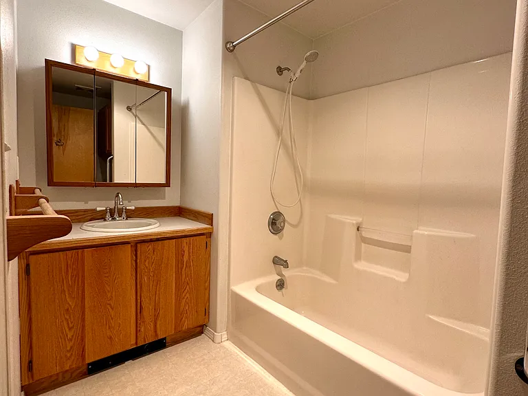 333 SW 35th St — Photo 10