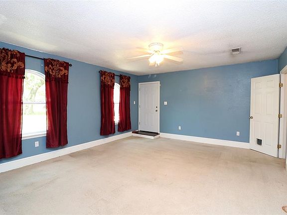 2nd image of 817 Chaparral Ln
