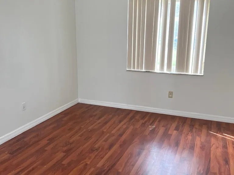 700 Bayberry Ct — Photo 6