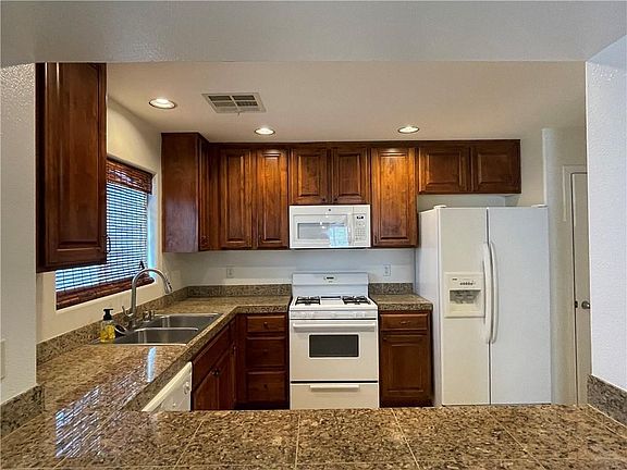 3rd image of 6036 Aripeka St