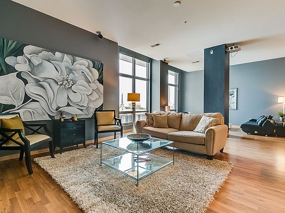 3rd image of 601 E Ogden Ave Unit 902