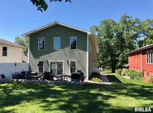 10 Hickory Grv, Macomb, IL 61455