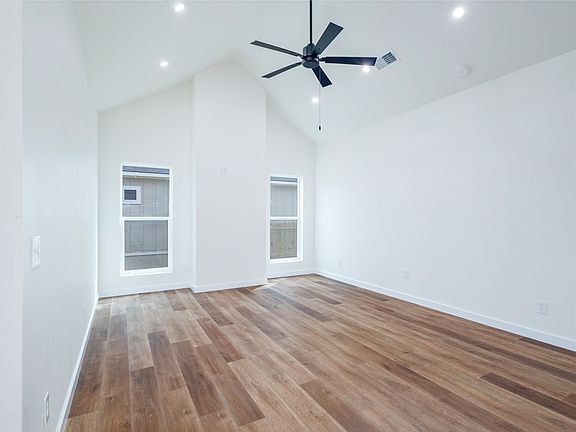 4th image of 2904 Avenue D