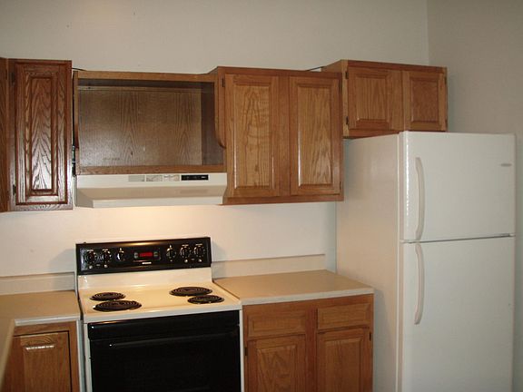Electric range. Eat-in kitchen.