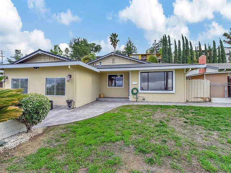 758 Candlestick Way — Photo 3