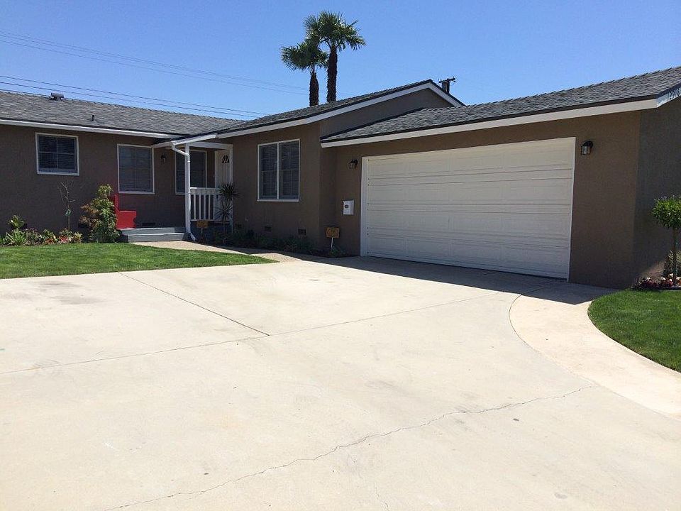 1st image of 12916 S Saint Andrews Pl