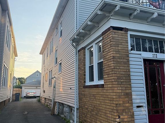 2nd image of 272 Commonwealth Ave