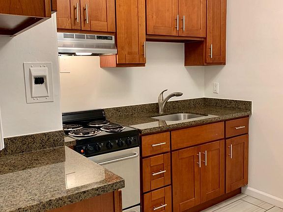 4th image of 929 Pine St #102