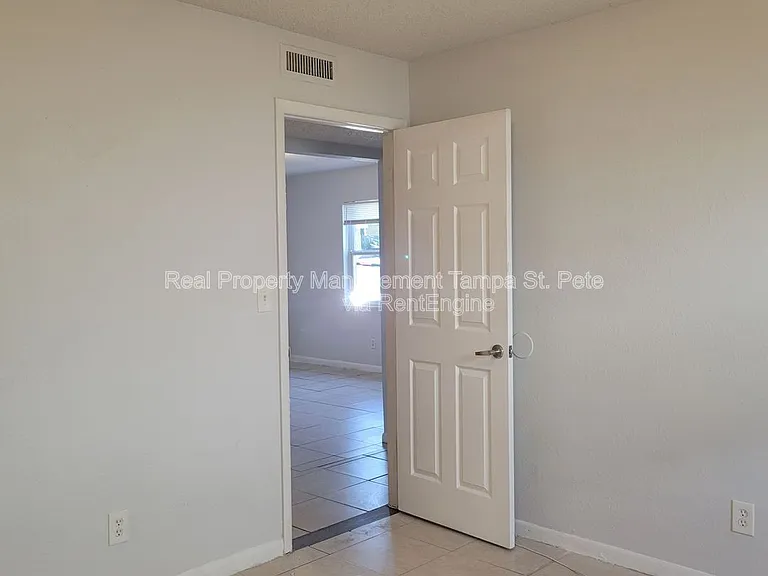 8429 N 39th St #4 — Photo 13