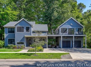 702 Lake St, Saugatuck, MI 49453