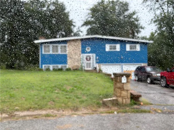 8021 Brookside Cir, Kansas City, KS 66109