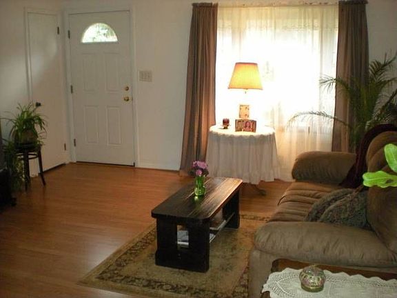 Entrance to Living Rm