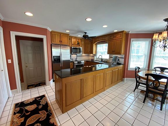 5th image of 121 Trigg Ct