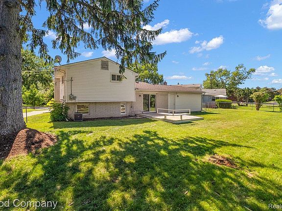 3rd image of 3026 Linwood Ct