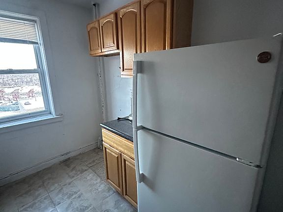3rd image of 42 Park Ave #Cc51