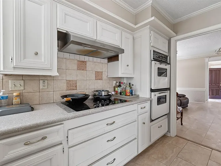11302 Hylander Dr — Photo 17
