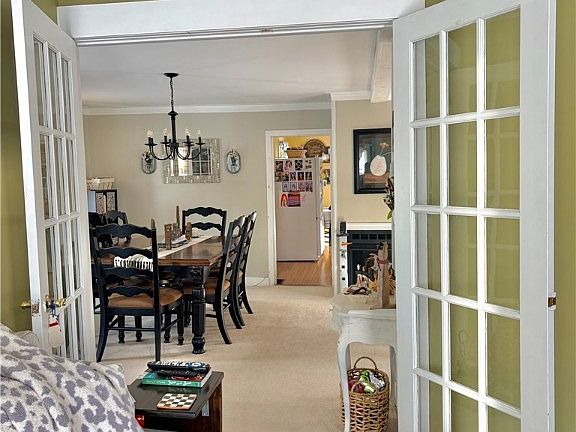 5th image of 10 Maple St