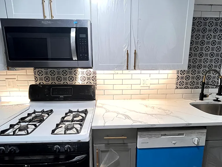 5737 Hobart St #1 — Photo 3