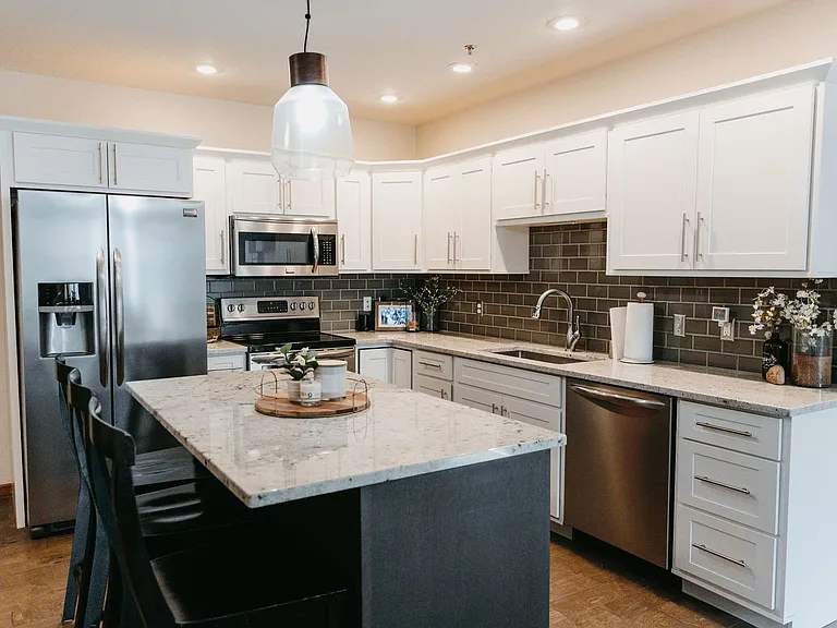 221 S Phillips Ave — Photo 4