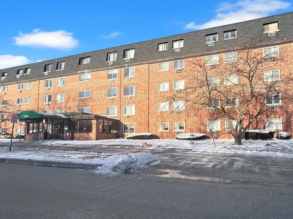 5011 Valley Ln APT 401, Streamwood, IL 60107