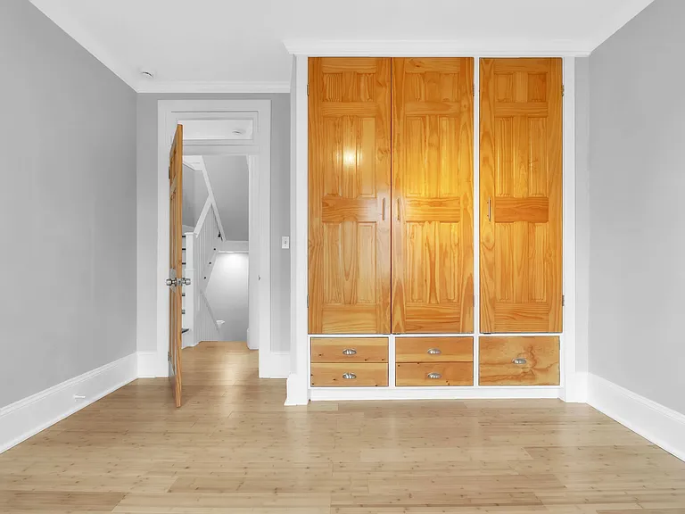 4109 Crittenden St #MAIN — Photo 8