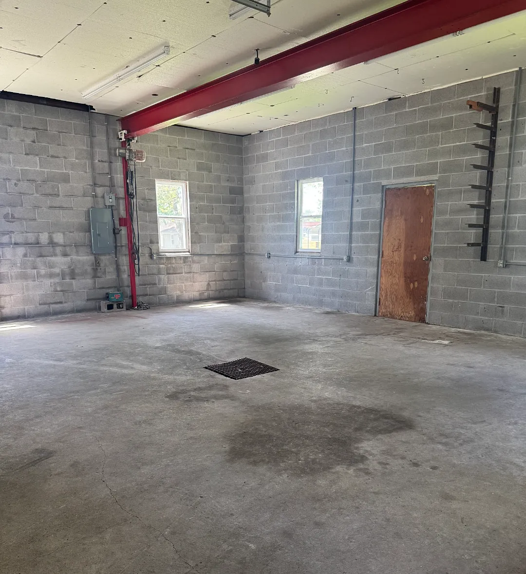 Building Photo - 624 Terry Ln
