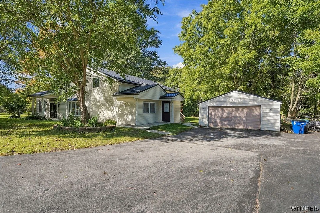5 bed, 2.0 bath, 2414 sqft, $3,000 — Photo 1