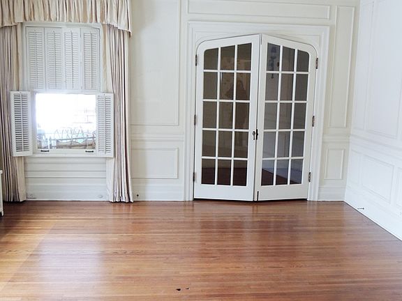 4th image of 1232 N Marquette St