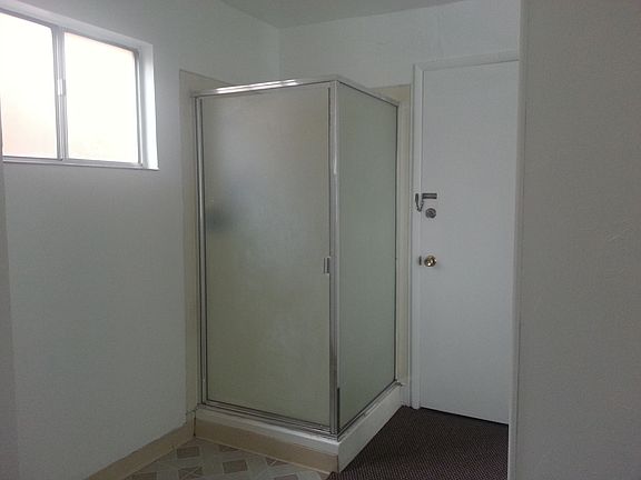 4th image of 913 Friday Ave